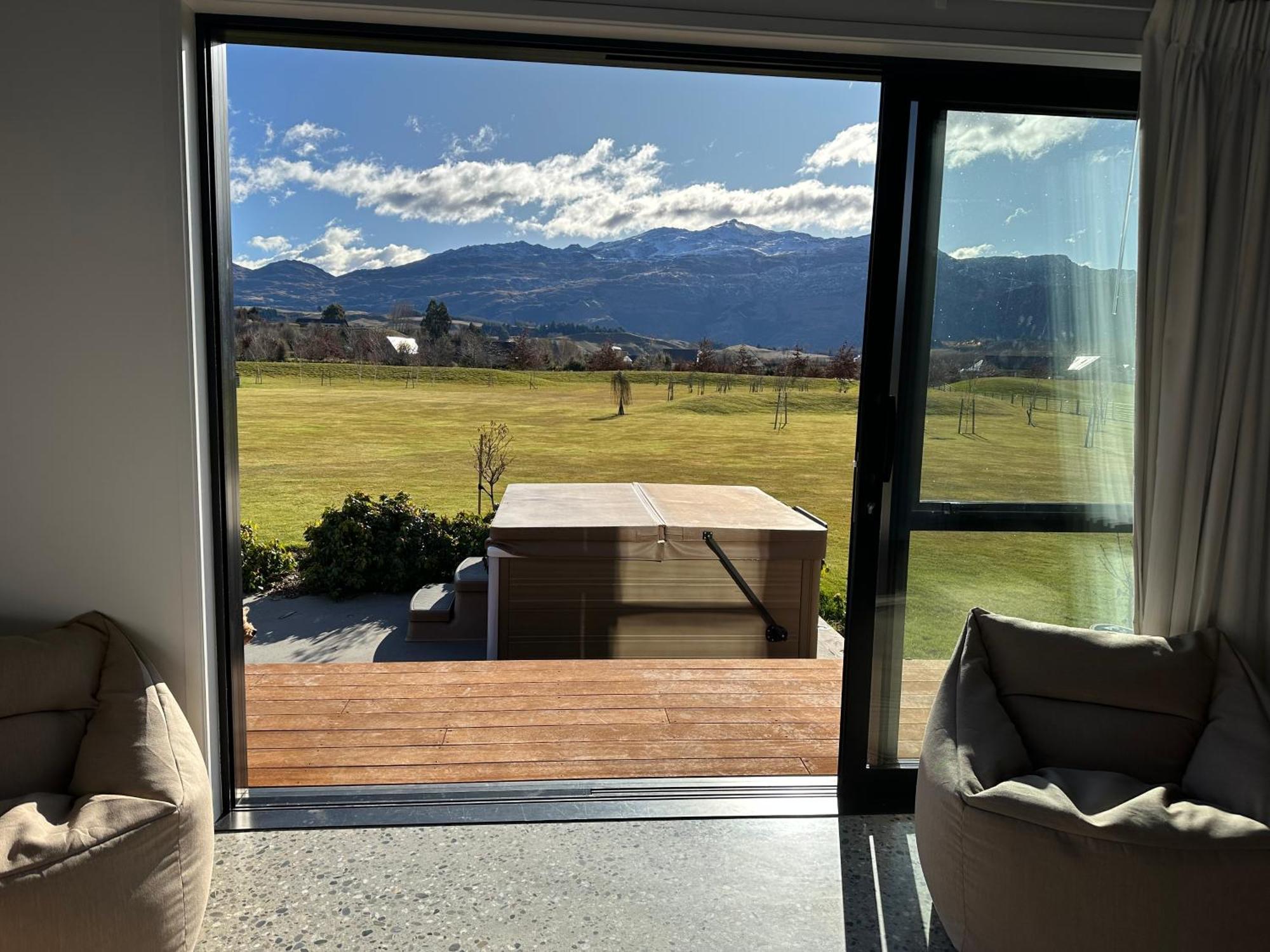 Guest House With A Stunning View Frankton Bagian luar foto